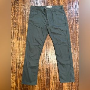Patagonia men’s straight leg pant. Gray. 38x32